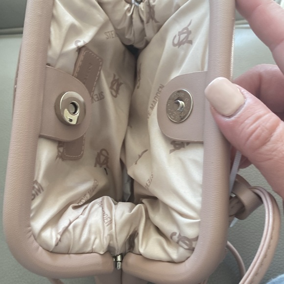 🆕 STEVE MADDEN BTINLEY BLUSH QUILTED FRAME
CLUTCH. NWT - Picture 6 of 6